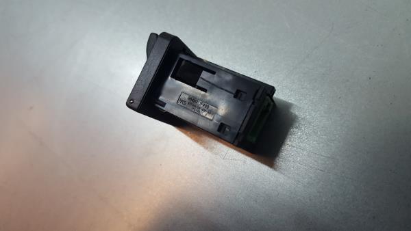 Módulo USB / AUX / IPOD NISSAN NV200/Evalia Combi (M20) Imagem-2