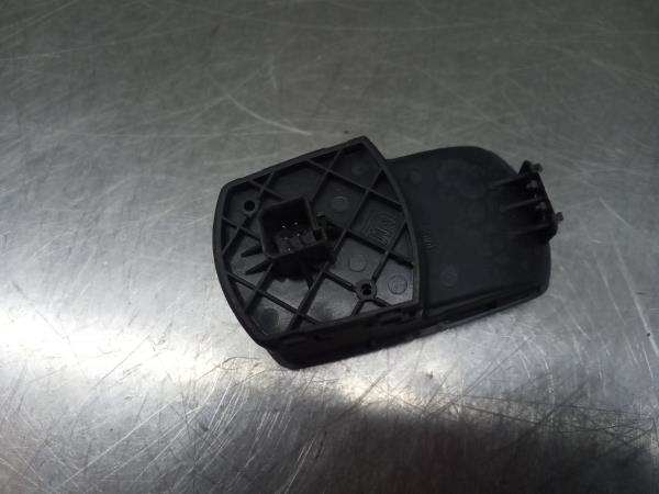 Mando / interruptor elevalunas delantero derecho OPEL Corsa E Imagem-2