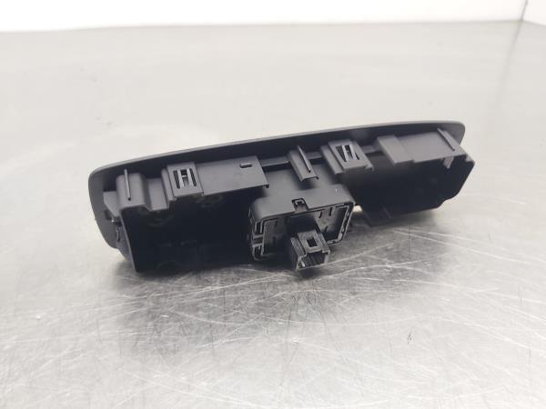 Mando / interruptor elevalunas delantero derecho RENAULT Kadjar (HA_, HL_) Imagem-1