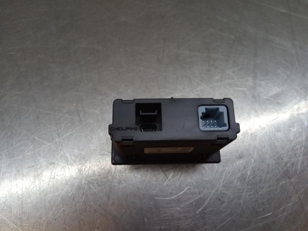 Módulo USB / AUX / IPOD RENAULT Captur II Imagem-2