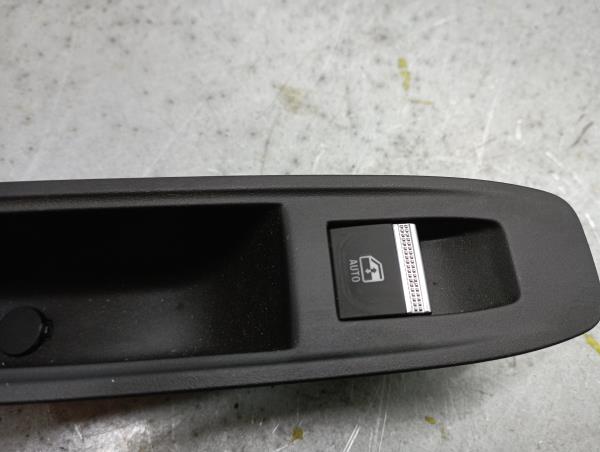 Mando / interruptor elevalunas trasero derecho RENAULT Captur II Imagem-2