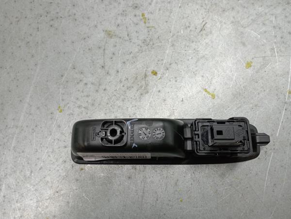 Mando / interruptor elevalunas trasero derecho RENAULT Captur II Imagem-3