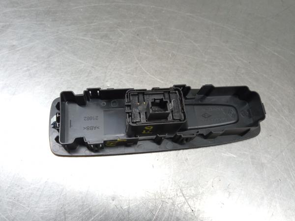 Mando / interruptor elevalunas delantero derecho RENAULT Megane IV Grandtour (K9A/M_) Imagem-1