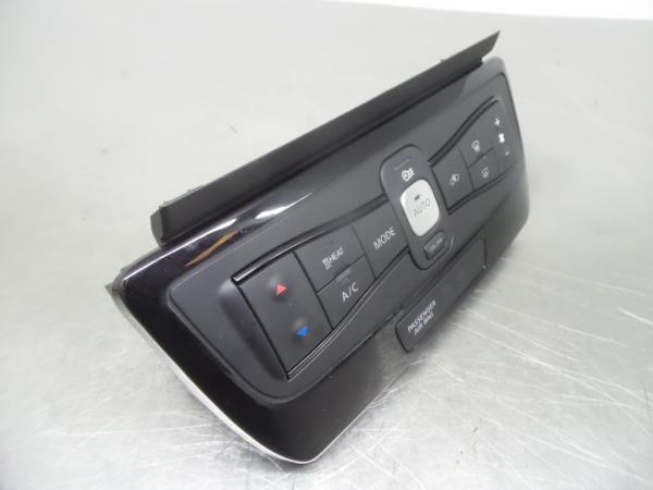 Climate control NISSAN Leaf EV (ZE1) Imagem-1