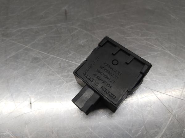 Commande / interrupteur multifonctions PEUGEOT 208 Imagem-1