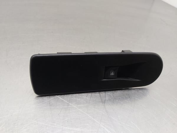 Mando / interruptor elevalunas delantero derecho RENAULT Clio IV (BH_)