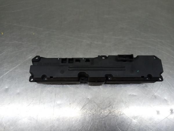 Bouton de Warning/ interrupteur 4 feux de détresse MERCEDES-BENZ Classe C (W203) Imagem-1