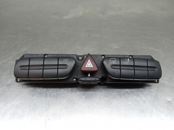 Bouton de Warning/ interrupteur 4 feux de détresse MERCEDES-BENZ Classe C (W203)