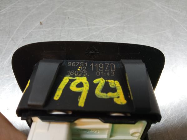 Comando / interruttore alzacristallo posteriore destro PEUGEOT 208 Imagem-2