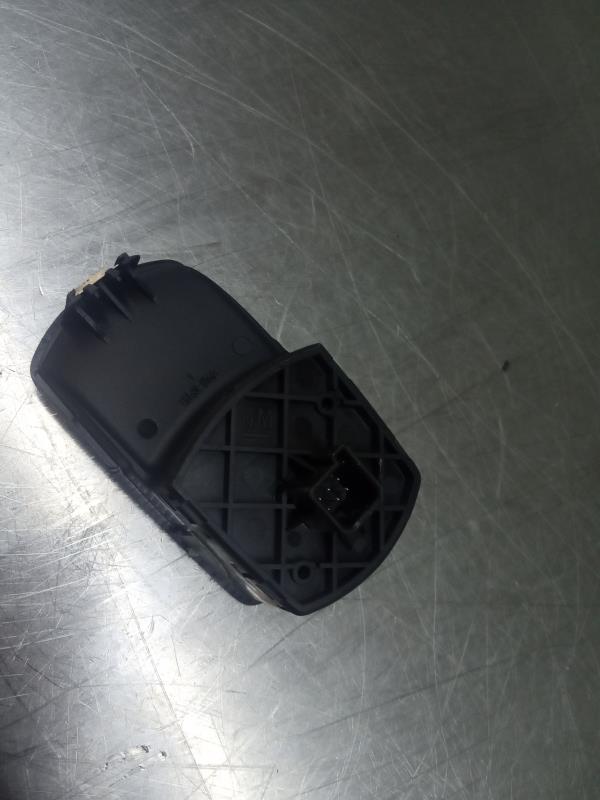 Mando / interruptor elevalunas delantero derecho OPEL Corsa E Imagem-2
