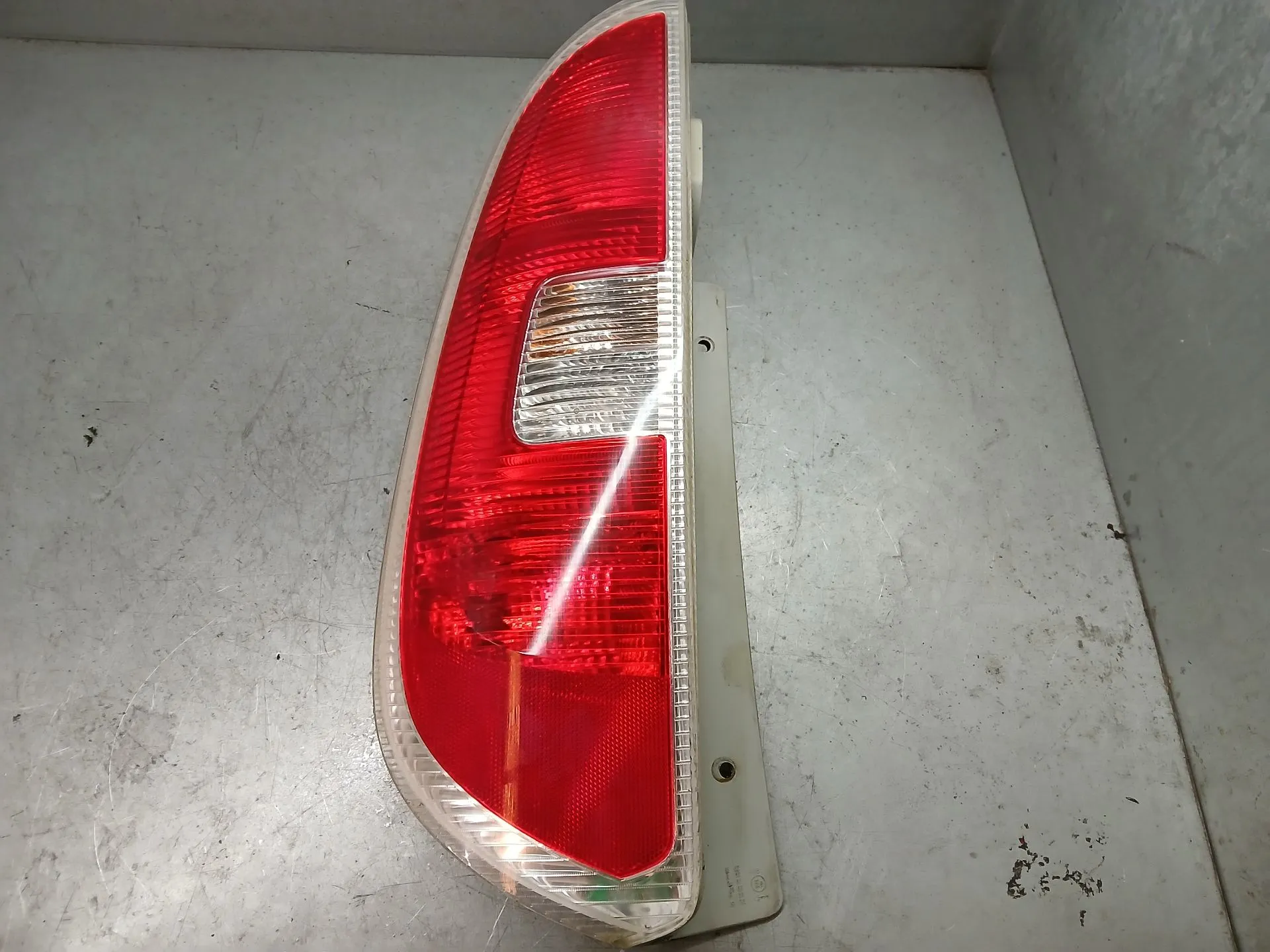 Left Tail light SKODA Roomster (5J)