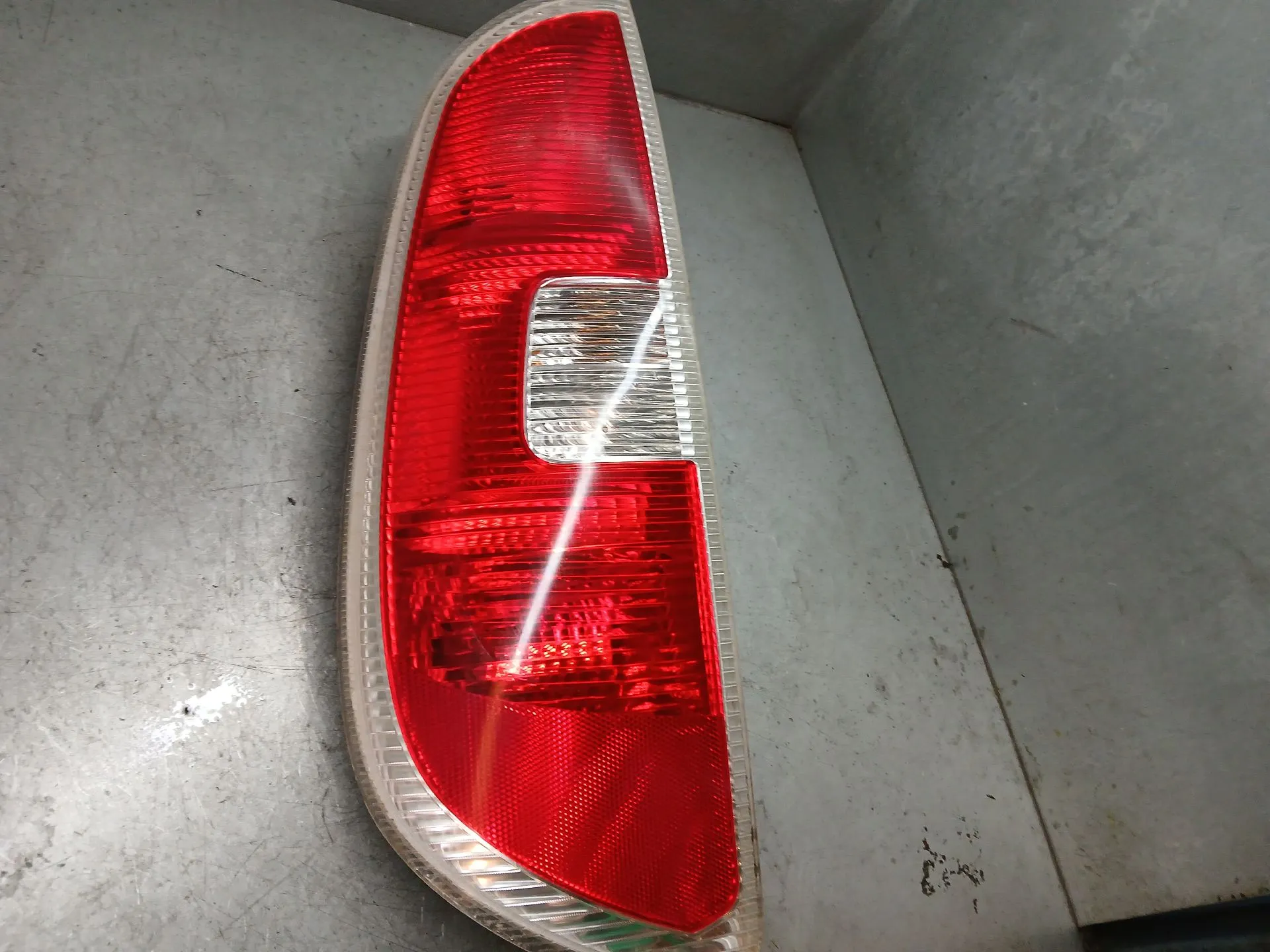 Feu arrière Gauche SKODA Roomster (5J) Imagem-1