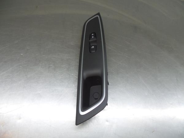 Mando / interruptor elevalunas delantero derecho NISSAN Micra V (K14)