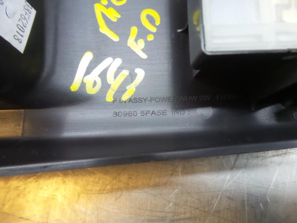 Mando / interruptor elevalunas delantero derecho NISSAN Micra V (K14) Imagem-2