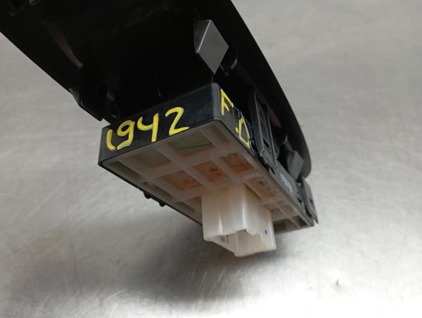 Mando / interruptor elevalunas delantero derecho RENAULT Kadjar (HA_, HL_) Imagem-3