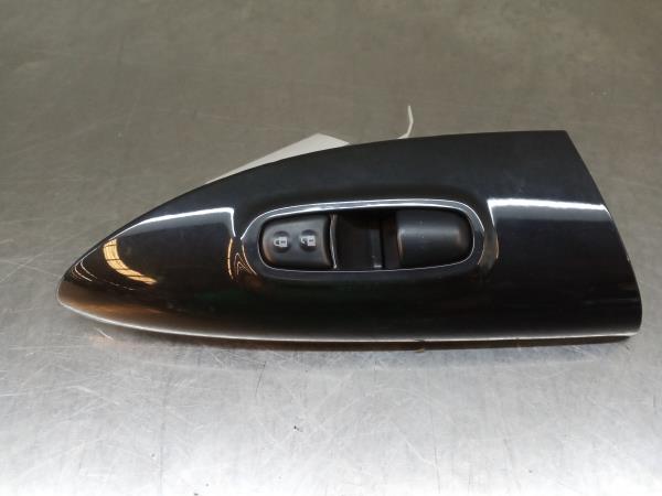Mando / interruptor elevalunas delantero derecho NISSAN Juke (F15)