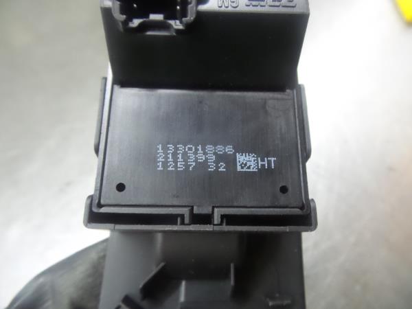 Mando / interruptor elevalunas delantero derecho OPEL Astra J Imagem-1