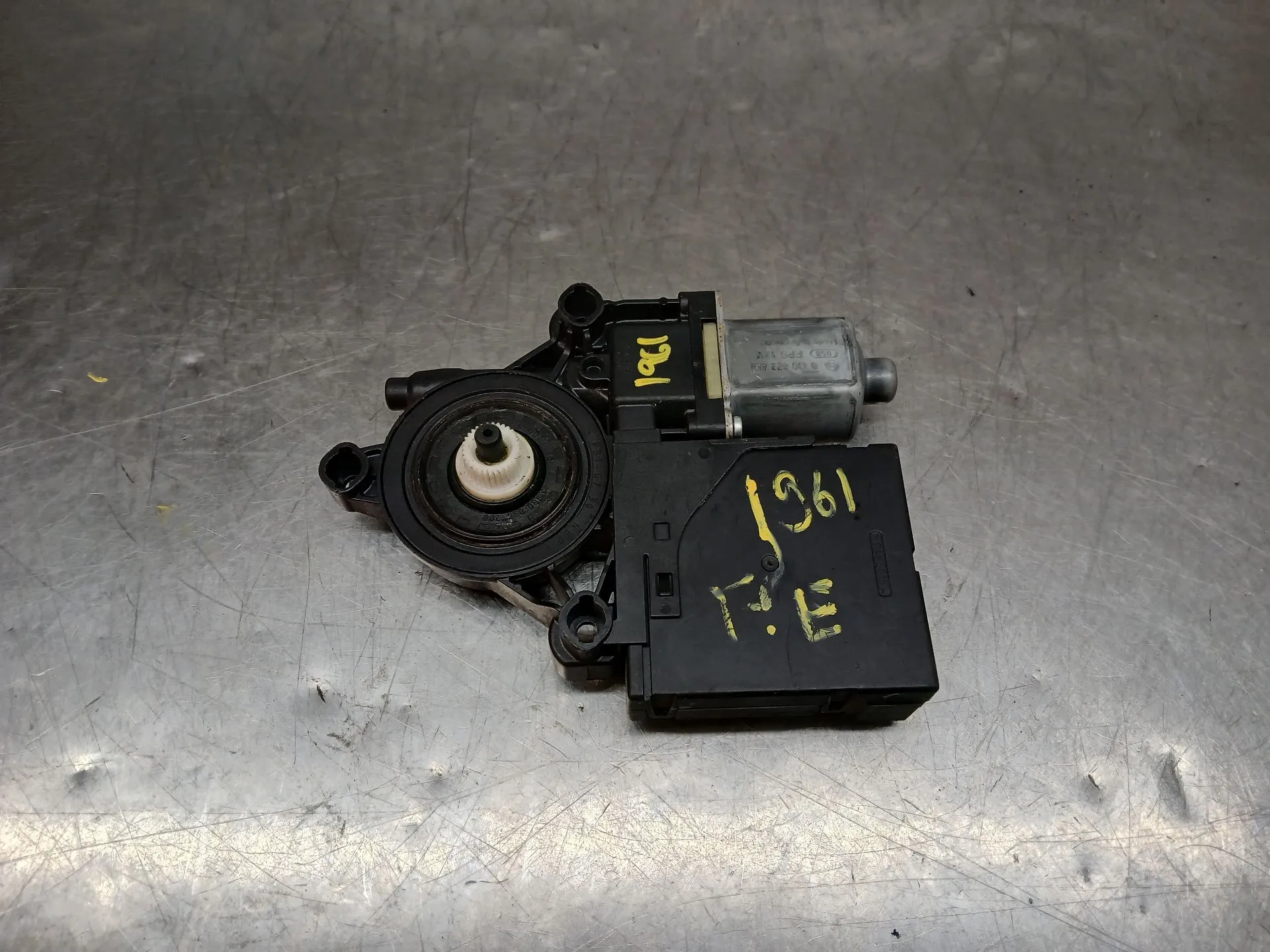 Motor Elevalunas Delantero Izquierdo VOLKSWAGEN Passat Variant (365)