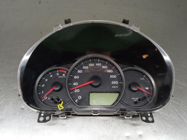 Quadrante / painel de instrumentos TOYOTA Yaris (_P13_)