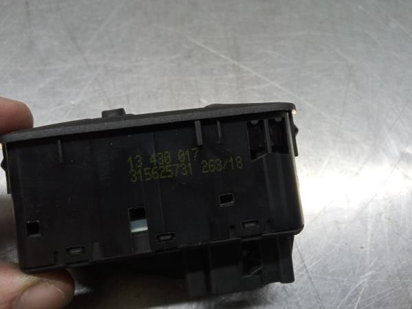 Mando / interruptor elevalunas delantero izquierdo OPEL Corsa E Imagem-3