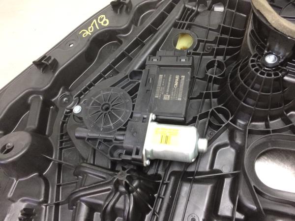 Elevador vidros trás esquerdo VOLVO XC40 (536) Imagem-1