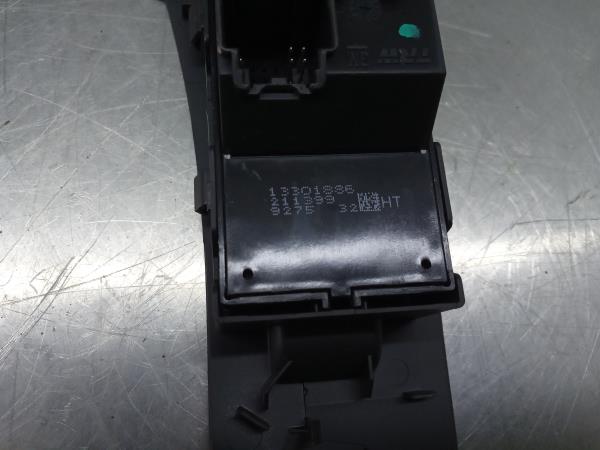 Mando / interruptor elevalunas delantero derecho OPEL Astra J Imagem-3