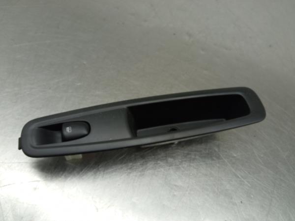 Comando / interruttore alzacristallo posteriore sinistro RENAULT Kadjar (HA_, HL_)
