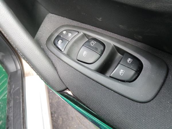 Mando / interruptor elevalunas delantero derecho RENAULT Kadjar (HA_, HL_) Imagem-1