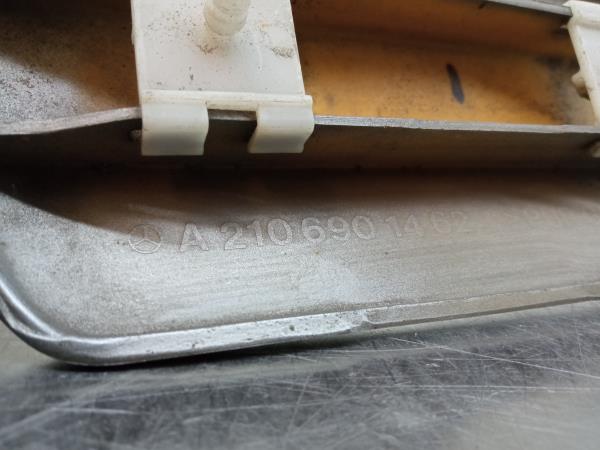 Moldura Parachoques delantero derecho MERCEDES-BENZ Classe E (W210) Imagem-2