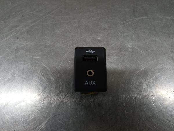 Módulo USB / AUX / IPOD NISSAN X-Trail (T32)