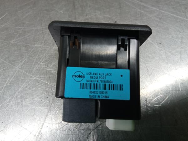 Módulo USB / AUX / IPOD NISSAN X-Trail (T32) Imagem-2