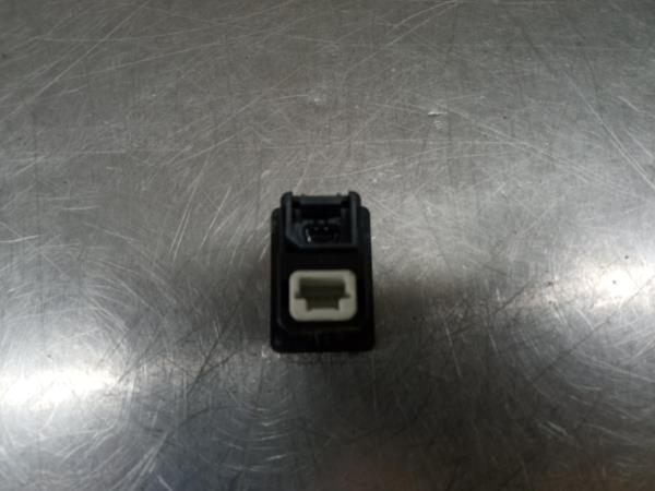 Módulo USB / AUX / IPOD NISSAN X-Trail (T32) Imagem-1