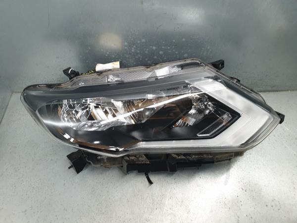 Right Headlight NISSAN X-Trail (T32) Imagem-1