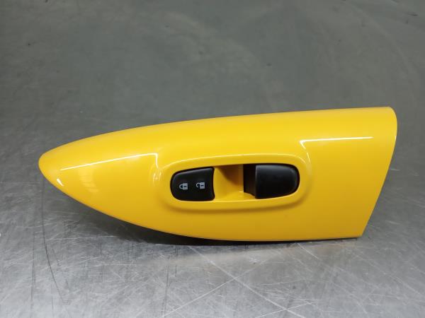 Mando / interruptor elevalunas delantero derecho NISSAN Juke (F15)