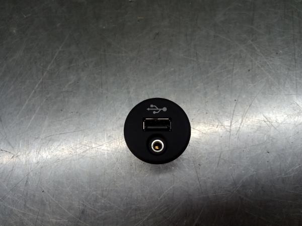 Módulo USB / AUX / IPOD NISSAN Juke (F15)