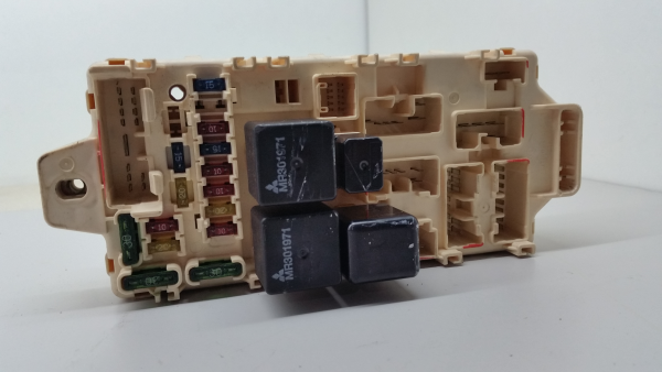 Caixa fusíveis / SAM / BSI MITSUBISHI Pajero Classic (V2_W) Imagem-3