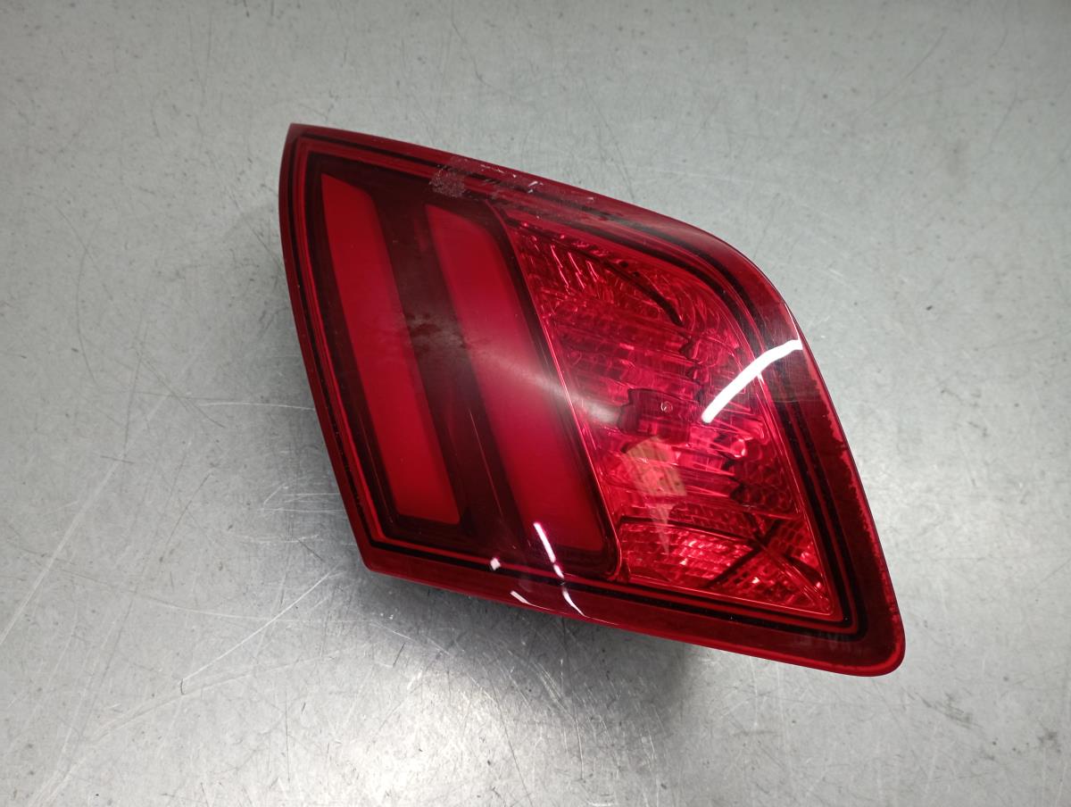 Farolim da mala esquerdo PEUGEOT 308 II Imagem-1