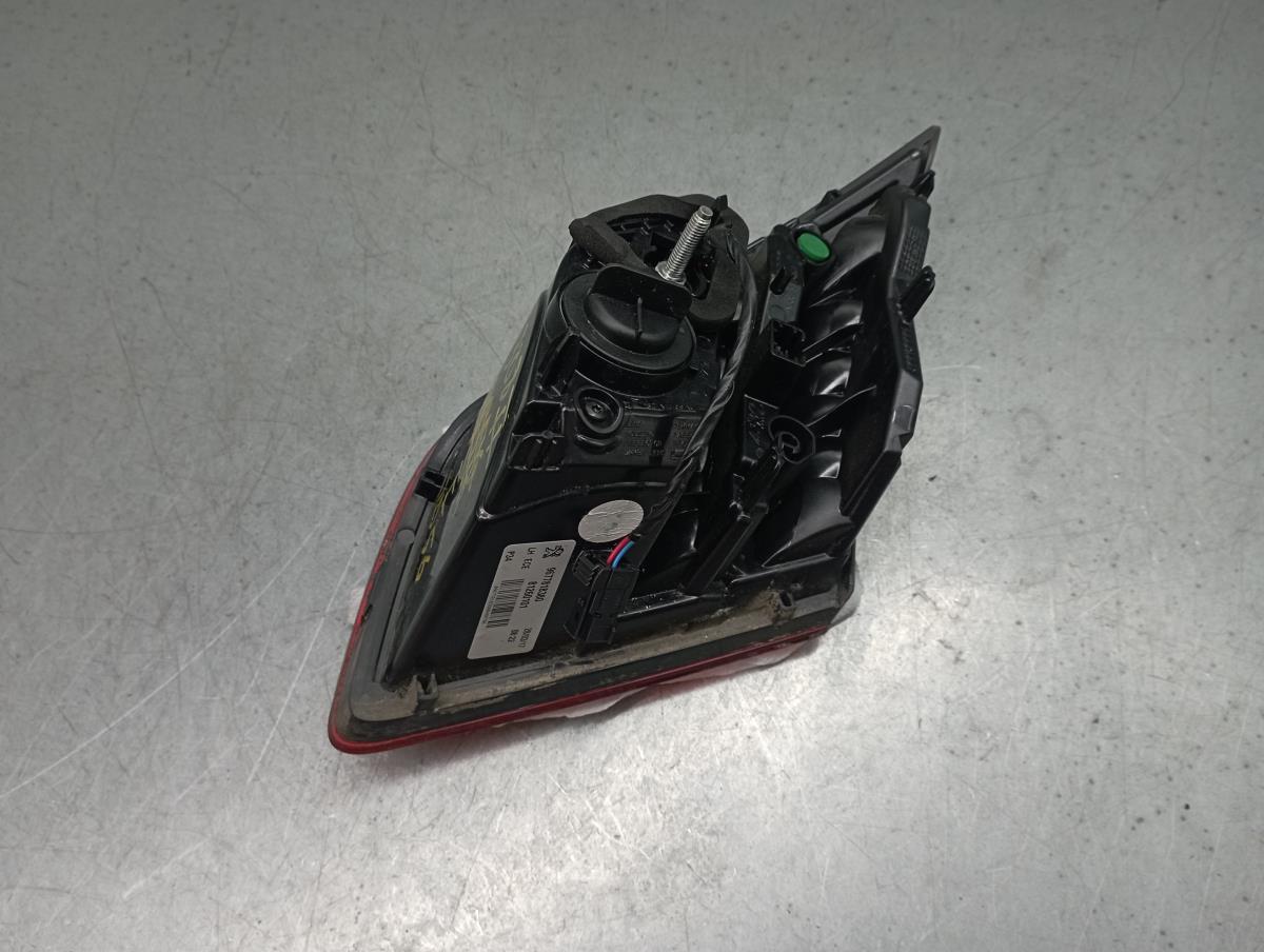 Farolim da mala esquerdo PEUGEOT 308 II Imagem-2