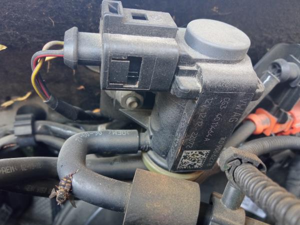 Idle air control valve VOLKSWAGEN Golf VI (5K1)