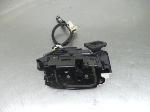 Cerradura / cierre puerta delantero derecho VOLKSWAGEN Golf VI (5K1) Imagem-1