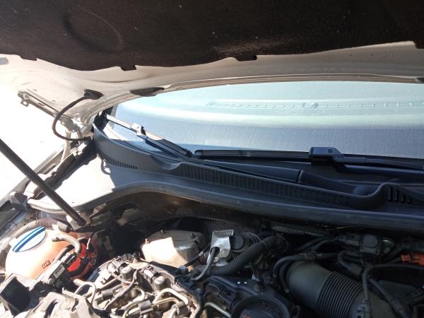 Braccio del tergicristallo anteriore destro VOLKSWAGEN Golf VI (5K1)