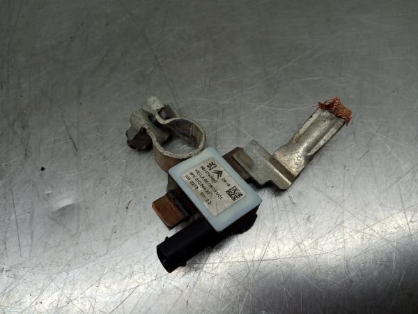 Battery Control Module / Charging Relay PEUGEOT 208 Imagem-1