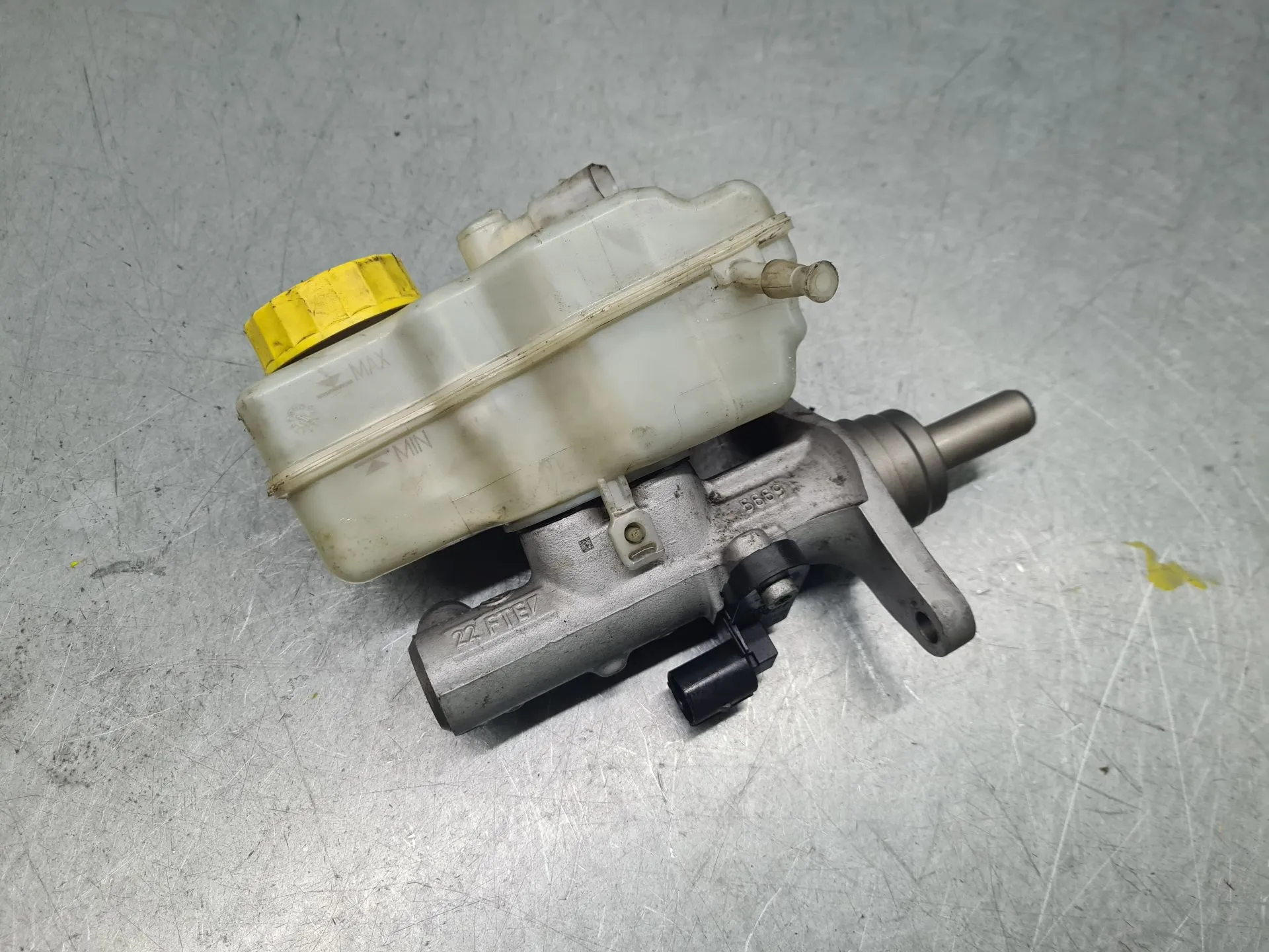 Central brake pump VOLKSWAGEN Polo (6R, 6C) Imagem-1