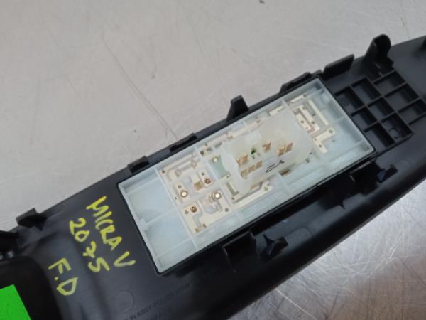 Mando / interruptor elevalunas delantero derecho NISSAN Micra V (K14) Imagem-3