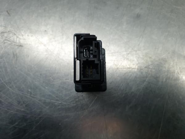 Módulo USB / AUX / IPOD NISSAN Micra V (K14) Imagem-1