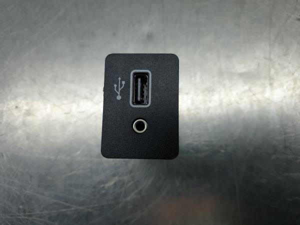 Módulo USB / AUX / IPOD NISSAN Micra V (K14)