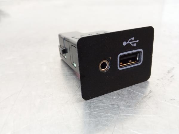 Módulo USB / AUX / IPOD NISSAN Micra V (K14)