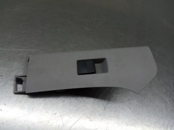 Mando / interruptor elevalunas delantero derecho TOYOTA Yaris (_P9_)