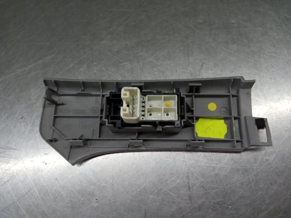 Mando / interruptor elevalunas delantero derecho TOYOTA Yaris (_P9_) Imagem-1