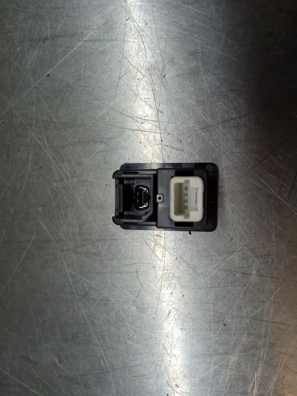 Módulo USB / AUX / IPOD NISSAN Micra V (K14) Imagem-1